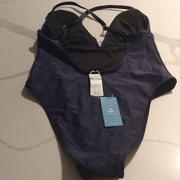NWT Cupshe Deep V Neck Swimsuit adjustable straps, deep V neck SZ S - Picture 6 of 6